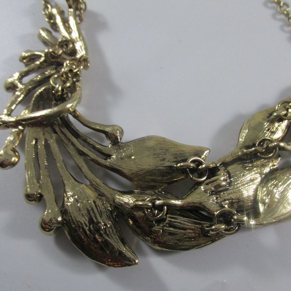 Vintage Style Calla Pendant Enamel Rhinestone Necklace Earring Set - Picture 2 of 6